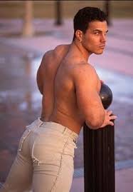 Résultat de recherche d'images pour "hot guy"