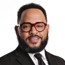 Elinor Gruber's Instagram, Twitter & Facebook