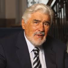A cat must investigate brutal murders of other cats in a neighborhood he has moved into with his owner. Mario Adorf Steckbrief News Bilder Gala De