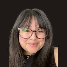 Holly Minick's Instagram, Twitter & Facebook