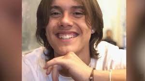 “Todo lo que hago es en honor a mi muchacho”: Padre hispano narra como vio  morir a su hijo a causa del fentanilo