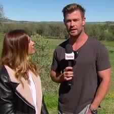 As lauren phillips began to read the weather bulletin from scone, nsw, the thor star sauntered in to frame to give her a hand reading out the forecast. Chris Hemsworth Crashes Live Weather Forecast And The Anchors Freak Out
