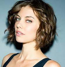 While oval faces can be long and (sometimes) wide, they are also very symmetrical. Short Hair For Wavy Hair Oval Face Novocom Top
