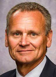 Former Hawkeyes linebacker Abdul Hodge enjoys experience as USD's OLB coach