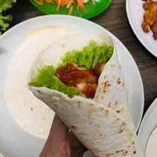 Hari ni saya nak kongsikan resepi chicken tortilla wraps yang sangat senang dan sedap dengan untuk isi dalam chicken tortilla wraps ni, saya membuat ayam goreng crispy dan juga salad sayuran. Resepi Tortilla Chicken Wrap Yang Mudah Disediakan