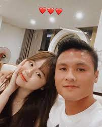 Từ khi công khai hẹn hò, anh chàng cũng tích cực thể hiện sự tương tác với bạn gái trên mạng xã hội. Quang Háº£i Huá»³nh Anh Dinh Nghi Váº¥n Chia Tay