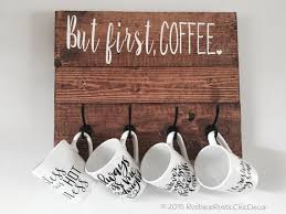 Mais D Abord Cafe Porte Gobelet 4 Tasse Tasses Non Inclus Mais Ils Sont Disponibles Dans Notre Boutique Rubri Mugs Cool Diy Projects Wood Pallet Projects