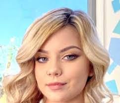 Kristy Snow's Instagram, Twitter & Facebook