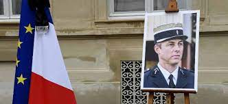 Le journal l'indépendant, édition de trèbes carcassonne, annonce qu'après un premier livre titré « arnaud beltrame, le héros dont la france. Attentat De Trebes Un An Apres La Famille D Arnaud Beltrame Temoigne