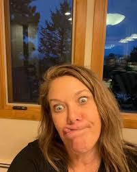 Leslie Firestone's Instagram, Twitter & Facebook