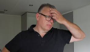 Ivan Kraan gaat sportieve uitdaging aan in Een huis vol emigreert 2025 |  KRO-NCRV