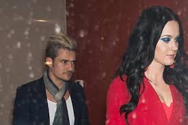 Katy perry jokes that he is a 'little overdressed' for the beach. Katy Perry Zuruck Zu Orlando Bloom
