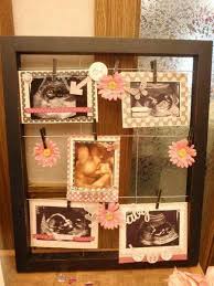 Cuando tus invitados lleguen a la fiesta ponles a cada uno un alfiler decorado con un para hacer los tuyos más originales y personales puedes decorarlos como si fueran cabecitas de bebés. Cuadro Con Imagenes Duchas De Bebe Princesa Fiestas De Bebes Recien Nacidas Boy Baby Shower Ideas