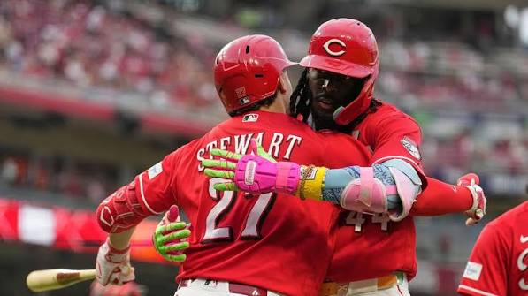 Reds become first team to homer 4 times in an inning in 2026