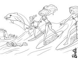 Coloriage barbie à imprimer dessin de barbie à colorier bien que barbie soit éternellement jeune et toujours resplendissante elle existe depuis 1959 et est connue des adultes comme des enfants ! Coloriage Fille Barbie Bettah