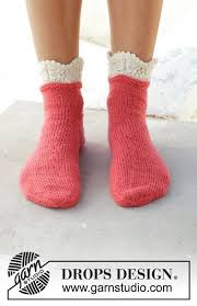 Einfach ausdrucken, ausschneiden und messen. Gestrickte Socken Mit Rand Im Wellenmuster Grosse 35 37 41 43 Die Arbeit Wird Gestrickt In Drops Flor Knitting Socks Sock Patterns Crochet Sock Pattern Free