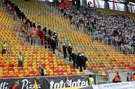 Currently, jagiellonia białystok rank 5th, while ks lechia gdańsk hold 9th position. O Krok Od Zamieszek Na Meczu Jagiellonia Lechia Polecialy Race Ochrona Uciekla Zdjecia Wideo Gol24