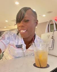 I'm always Smiling at the Real n Fake….#nofriendlyshit #justareal1 😍🥰😘😁