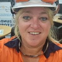 Jillian Hutton's Instagram, Twitter & Facebook