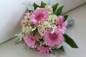 Eines der wichtigsten accessoires für die braut ist der hochzeitsstrauß. Hochzeit Blumen Blumenstrauss Nach Jahreszeiten