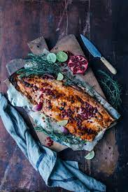 Gebratenes schollenfilet ist eine delikatesse und das gebratene schollenfilet ist das perfekte fischgericht, wenn es etwas besonderes auf dem teller geben. Festtagsessen Saftiger Lachs Mit Granatapfel Weihnachten Rezept Lachs Edeka Rezepte Mit Granatapfel Lachs Rezept Lachs Mit Gemuse