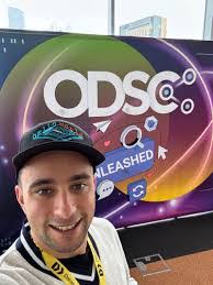 Alex Landa's Instagram, Twitter & Facebook