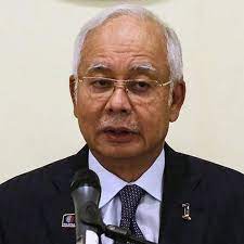 Najib merupakan anak pertana menteri yang pertana mengulangi kejayaan penglibatan najib di dalam dunia politik bermula selepas kemangkatan bapanya secara mengejut pada 14 januari 1976 akibat penyakit leukemia. Biodata Najib Tun Razak Secara Ringkas