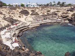 Este inmenso arenal tiene casi tres kilómetros de longitud y se extiende a. Charco Del Palo Wikipedia