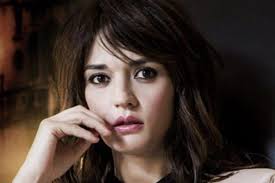 Vince Neil dei Motley Crue cade dal palco durante un concerto e si rompe le  costole