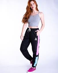 Calça De Moletom Da Bad Cat Calca Corta Vento Badcat Em 2020 Corta Vento Calca Corta Vento Feminina