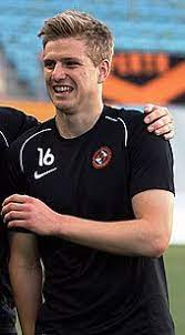 Stuart armstrong (born 30 march 1992) is a scottish professional footballer who plays as a midfielder for premier league club southampton and the scotland national team. Stuart Armstrong Wikipedia
