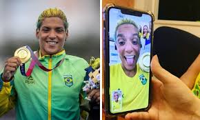 E foi justamente o ouro, ao fechar a prova em 1h59m30s8. 4 33 Eu Hmbwtm