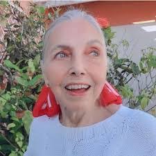 Lorena Duff's Instagram, Twitter & Facebook