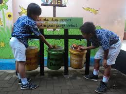 Pengosongan tempat untuk persiapan pembangunan ruang uks4. Lomba Sekolah Sehat Sd Negeri Kedondong