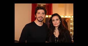 Devenue sa collaboratrice, ariane a mis sa jolie plume au service de son homme en lui écrivant deux titres choisir et elles se disent, présents sur son dernier album choisir. Patrick Fiori Et Olivia Cattan Dans Les Coulisses De L Emission Chabada Speciale Journee De La Femme Diffusee Le 7 Mars 2011 Sur France 3 Purepeople