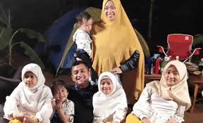 Selasa, 13 april 2021 13:51. Ingin Anak Jadi Hafiz Quran Irfan Hakim Lakukan Hal Ini