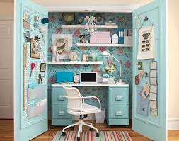 Hellblau Weiss Blumchen Schreibtisch Schrank Kleine Nahzimmer Handwerksraum Zuhause