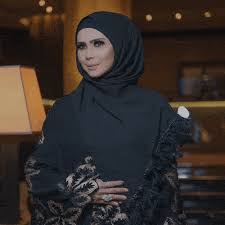 Permainan ini sangat menarik untuk menguji pengetahuan am anda, anda hendaklah meneka nama pelakon wanita malaysia berdasarkan gambar yang diberi. 9 Selebriti Wanita Malaysia Jelita Di Usia 40an Miss Viral Tv Info Artis Malaysia