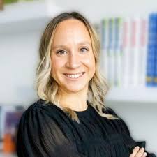 Laurie Trudeau's Instagram, Twitter & Facebook