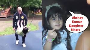 Rajiv hari om bhatia, sahne adıyla akshay kumar, hint aktör ve dövüş sanatları ustası. Akshay Kumar Cute Video Playing With His Daughter Nitara Kumar At Inside House Youtube