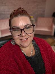 A huge warm welcome to our new members! 🧡 We're creating an intentional  podcasting community to support each other and grow together. Please feel  free to introduce yourself and what your podcast