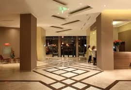 Ziua porților deschise în industria ospitalității românești alături de copiii liceului economic din piatra neamț și de doamna secretat de stat cristina tarteata. Central Plaza Hotel Hotel In Piatra Neamt Hostelsclub