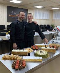 Il corso si propone di dare le basi della pasticceria. 29 Maggio 2021 Corso Base Di Pasticceria Con Loris Oss Emer Pianeta Dessert School