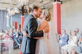 Für die frage was kostet eine hochzeit?, sollten sie sich bei verheirateten paaren ideen für hochzeiten einholen und in erfahrung bringen, wie diese ihre standesamtliche hochzeit finanziert haben. Was Kostet Eine Standesamtliche Trauung