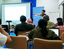 Sebenarnya bangunan kos yang saya tempati ini memiliki variasi kamar kos, tinggal sesuaikan dengan budget calon penghuni saja. Perlu Strategi Website Yang Efektif Guna Majukan Bisnis Ukm Media Center Sembada