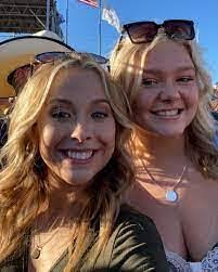 Dominique Bland's Instagram, Twitter & Facebook