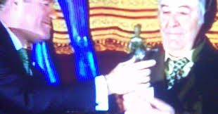 cartaojal.com : Noticias de Cartaojal y Antequera: Manolo Ortiz recoge su  Efebo en Antequera