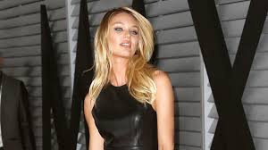 La célèbre robe blanche que portait la star hollywoodienne avec la robe volante dans la scène de 7 ans de réflexion. Les 30 Femmes Les Plus Hot Du Monde Selon Maxim Cnews