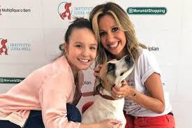 Explore tweets of luisa mell @luisamell on twitter. Luisa Mell Da Sermao Em Larissa Manoela Apos Atriz Doar Cadela Adotada Veja Sao Paulo