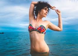Elle est la fille du réalisateur joaquim pedro de andrade. Maria Flor Mostra Corpo Sequinho Em Pose De Biquini Quem Quem News